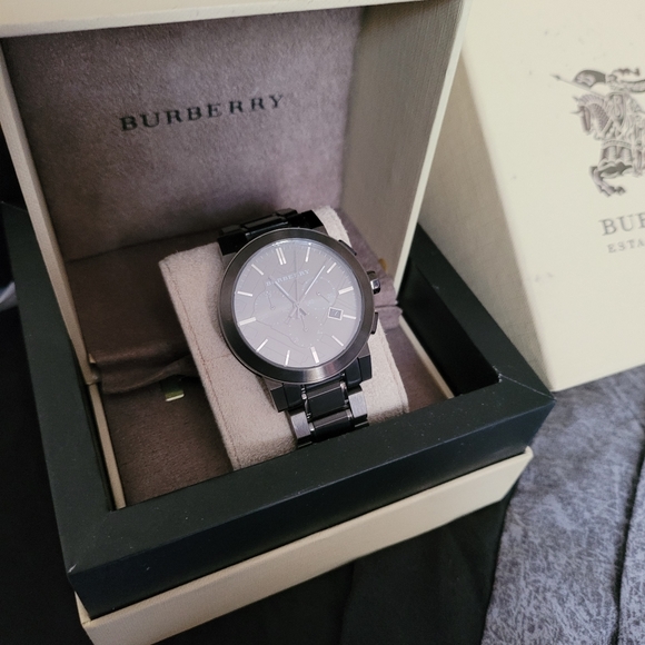 Burberry watch - Picture 3 of 3